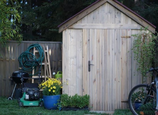 Découvrez l'abri de jardin en fer pour votre extérieur.